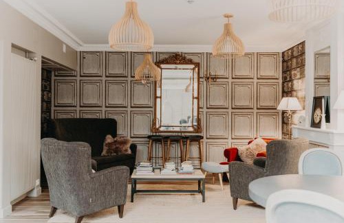 Houlgate Hotel | Oceanfront Les Cabines with Family-Friendly Amenities