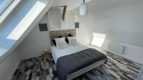 Bleriot-Plage Apartment | Discover les Calimottes: Pet and Child-Friendly Retreat