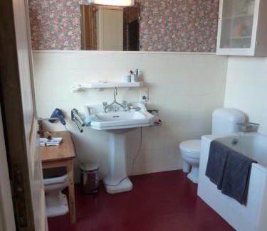 Mazamet Bed & Breakfast | Discover Les Camélias: Guest Rated 9.2 with Family Amenities