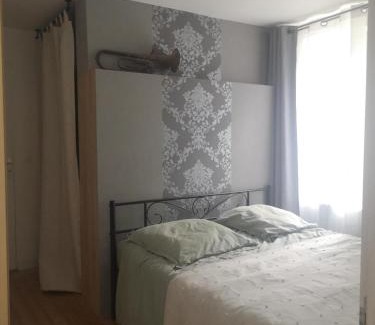 Triel-sur-Seine House | Discover Les Camilleries: Family-Friendly Stay with Pool