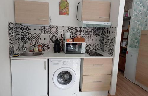 Fos-sur-Mer Apartment | Family-Friendly Retreat at Appartement les Carabins