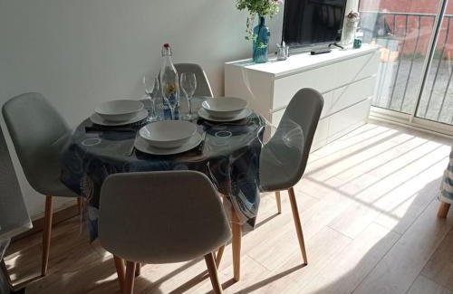 Fos-sur-Mer Apartment | Family-Friendly Retreat at Appartement les Carabins