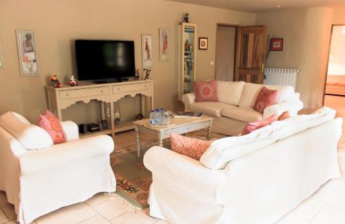 Le Thor Hotel | Relax at Les Carmes: Spa, Oceanfront & Guest Rated 9.7