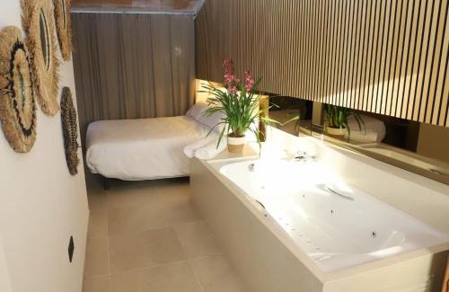 Les Cases d'Alcanar Apartment | Relax at Les Cases del Mar with Hot Tub & 8.9 Rating