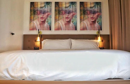 Les Cases d'Alcanar Apartment | Relax at Les Cases del Mar with Hot Tub & 8.9 Rating