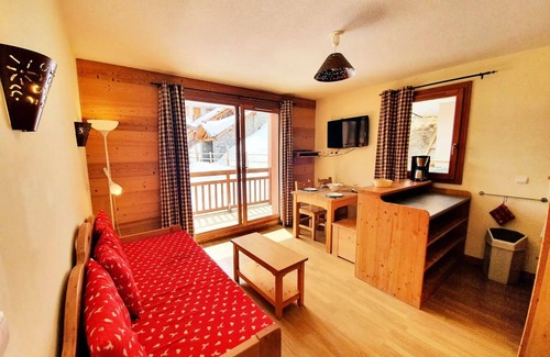 Les Claux Apartment | Family-Friendly Retreat at Les Chalets Des Rennes