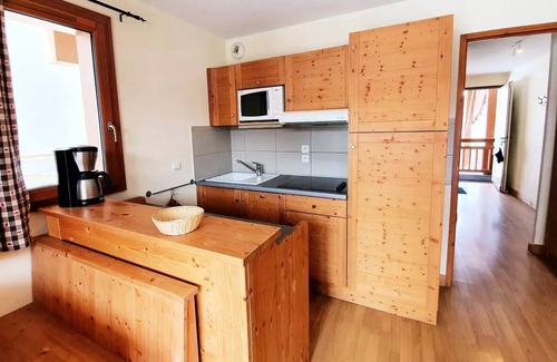 Les Claux Apartment | Family-Friendly Retreat at Les Chalets Des Rennes