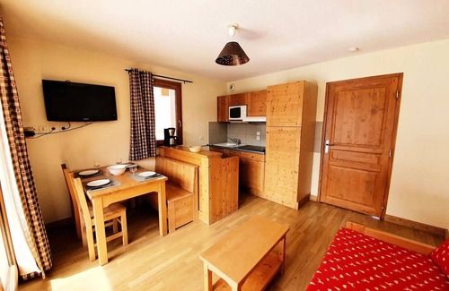 Les Claux Apartment | Family-Friendly Retreat at Les Chalets Des Rennes