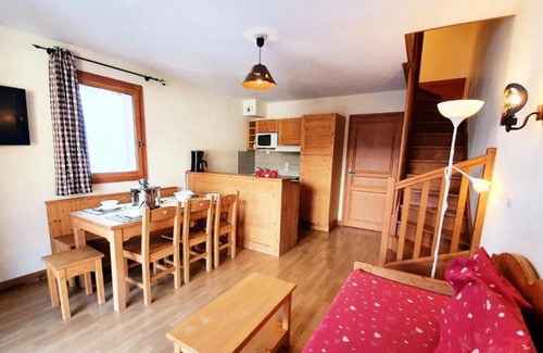Les Claux Apartment | Les Chalets Des Rennes - Ideal Retreat for 6 with Pool