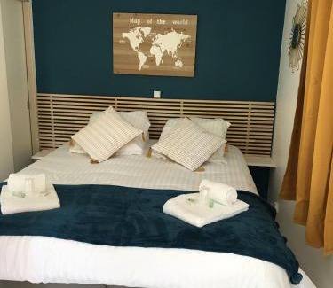 Sarlat-la-Caneda Resort | Pet-Friendly Les Chalets du Périgord with Ocean Views