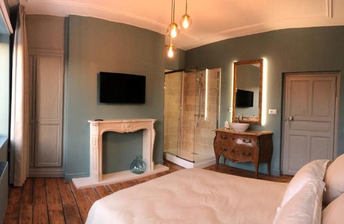 Bergues House | Discover Bergues: Family-Friendly Rooms in the Heart of Town