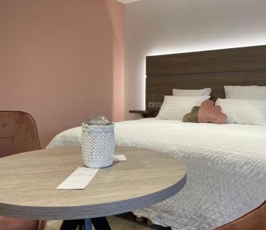 Roye House | Experience Comfort at Les chambres d'à côté - 4 Star Stay