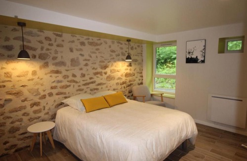 Bersac-sur-Rivalier Bed & Breakfast | Charming Stays at Les Chambres du Jardin d'Hélène - Rated 9/10