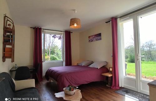 Saint-Jean-d'Eyraud House | Discover Comfort at Les Chambres de Beauviel - Breakfast Included
