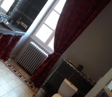 Roquemaure Bed & Breakfast | Oceanfront Bliss at Les Chambres d'hôtes de Luneil B&B