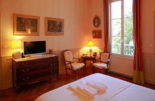 Angers Bed & Breakfast | Inviting Stay at Les Chambres de Mathilde - Family Friendly