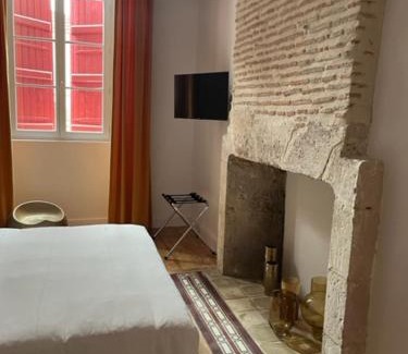 Montreal House | Inviting Les Chambres du Montréal: Rated 9.1/10, Family-Friendly