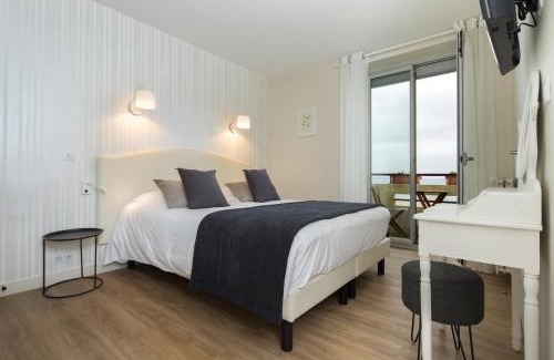 La Turballe Hotel | Oceanfront Retreat: Les Chants d'Ailes with Breakfast & Views