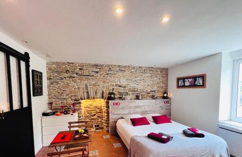 Tredion House | Oceanfront Retreat at Les Chtis Bretons with Pool Access