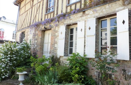 Old Town Apartment | Scenic Lake View at Les Cieux de la Cathédrale Hotel