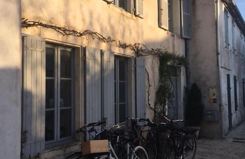 Ars-en-Re House | Experience Elegance at Les Clés d'Ars - 4 Star, Guest Rated 10/10