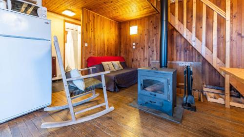 La Lechere Ski Chalet | Cozy Les Cochettes Chalet for 8 - Pet & Child Friendly