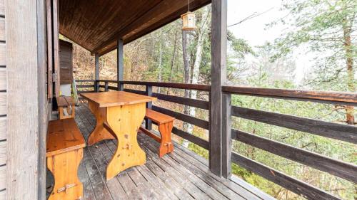 La Lechere Ski Chalet | Cozy Les Cochettes Chalet for 8 - Pet & Child Friendly