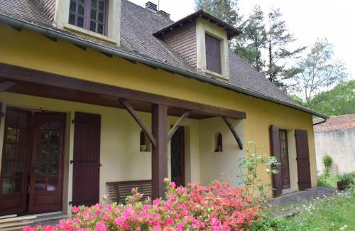 Saint-Estephe Bed & Breakfast | Guest Rated 10/10: Family-Friendly Stay at Les Comètes B&B