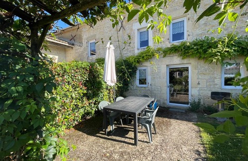 Duil-sur-le-Mignon House | Discover Les Constellations: Perfect for Celebrations & Getaways