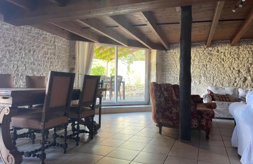 Duil-sur-le-Mignon House | Discover Les Constellations: Perfect for Celebrations & Getaways