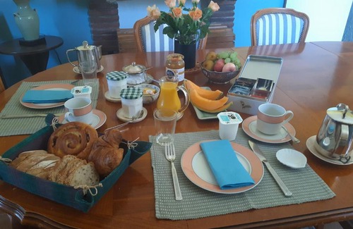 Montjoire Bed & Breakfast | Family-Friendly Escape at Les Convertigues with Pool