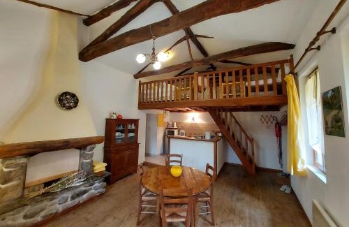 Saint-Julien-d'Arpaon House | Pet-Friendly Getaway at Les Copains a Bord Gites