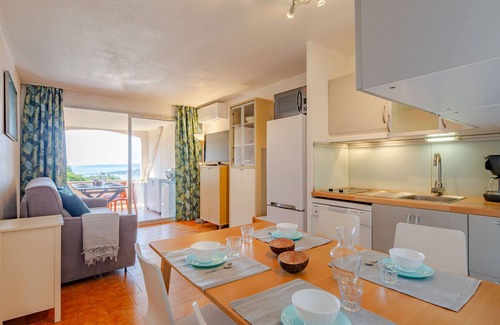 La Nartelle Apartment | Inviting Les Coteaux de la Nartelle: Oceanfront Retreat