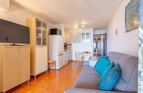 La Nartelle Apartment | Inviting Les Coteaux de la Nartelle: Oceanfront Retreat