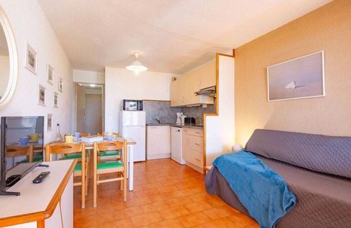 La Nartelle Apartment | Idyllic Les Coteaux de la Nartelle: Oceanfront Getaway