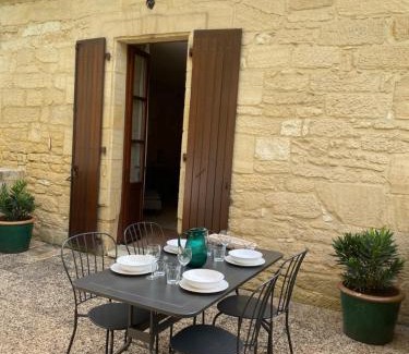 La Roque-Gageac Apartment | Guest Favorite: Les Courtines - Character Apartment Awaits