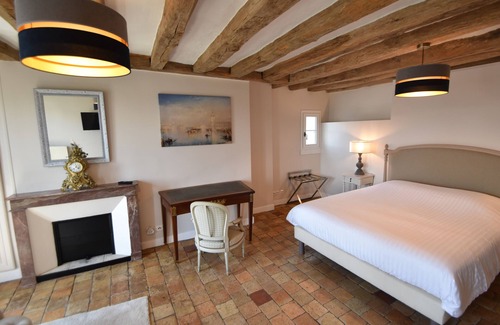 Chinon Hotel | Top-Rated Comfort at Les Destinées with Breakfast Included