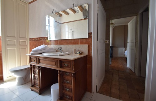 Chinon Hotel | Top-Rated Comfort at Les Destinées with Breakfast Included