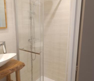 Saint-Regnobert-de-la-Cote-de-Nacre House | Cozy Retreat at les deux pieds sous la couette - 8.9/10