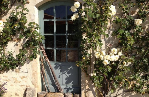 Pierre-Perthuis Hotel | Pet-Friendly Retreat with Ocean View at Les Deux Ponts