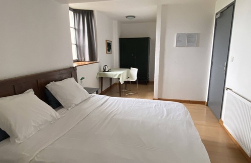 Pierre-Perthuis Hotel | Discover Les Deux Ponts: Rated 9/10 with Family Amenities