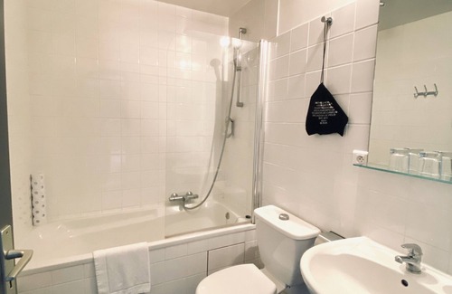 Pierre-Perthuis Hotel | Discover Les Deux Ponts: Rated 9/10 with Family Amenities