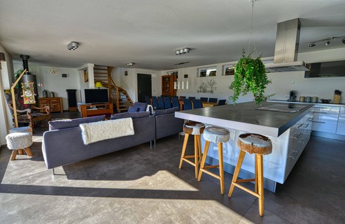Saint-Jean-dʼAulps Ski Chalet | Modern Chalet Les Diablotins with Incredible Lake Views