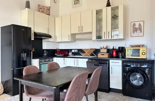 Commes Apartment | Bright Duplex with Garden Near Omaha Beach & Bayeux