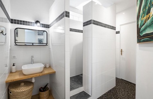Decre-Cathedrale Apartment | Family-Friendly Stay at Les Ducs by Cocoonr - Rated 10/10