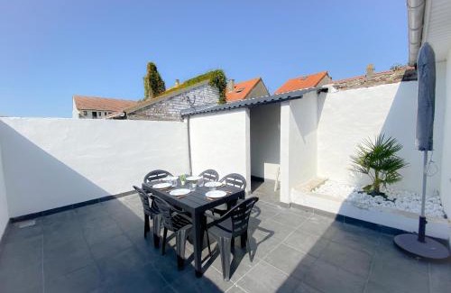Bleriot-Plage Apartment | Discover Les Dunes 1: Family-Friendly with a Pool