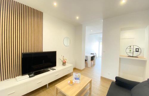 Bleriot-Plage Apartment | Discover Les Dunes 1: Family-Friendly with a Pool