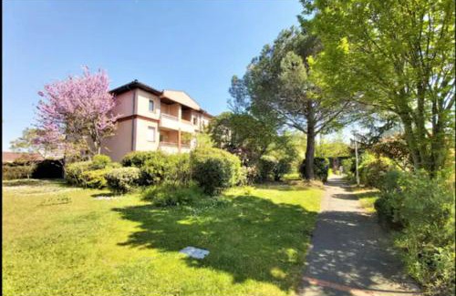 Toulouse West Apartment | Les Elfes: Pet-Friendly Getaway with Garden & Free Treats