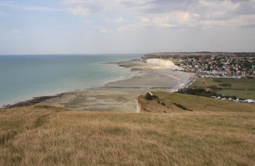 Criel-sur-Mer Apartment | Charming Les Embruns Studio Near the Beach, Rated 9/10