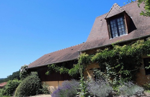 Villefranche-du-Perigord Cottage | Peaceful Retreat at Les Fleurs, Central Dordogne Awaits!
